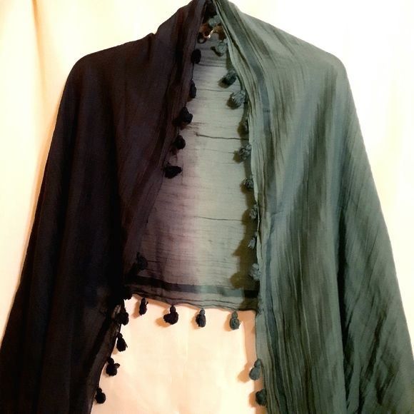 Lucky Brand Ombre Scarf - Picture 2 of 3